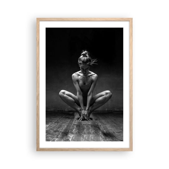 Obraz - Plakat - Skupienie tanecznej energii - 50x70cm - Tancerka Kobieta Czarno-Biały - Nowoczesny modny obraz Plakat rama jasny dąb ARTTOR ARTTOR