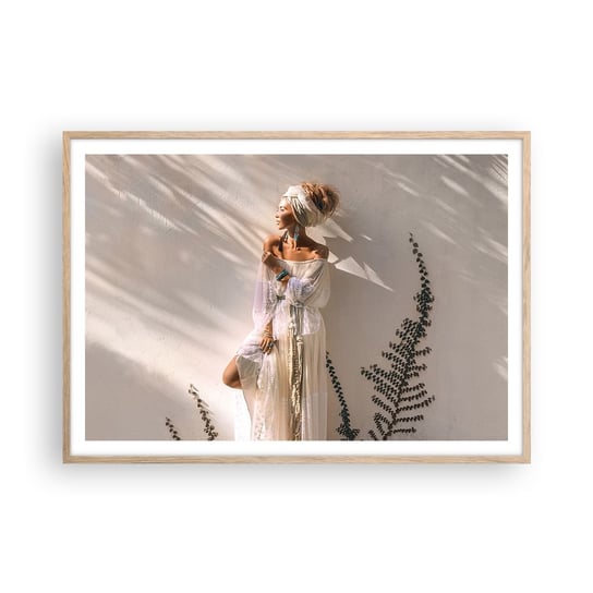Obraz - Plakat - Słońce i dziewczyna - 100x70cm - Kobieta Boho Moda - Foto Plakaty w ramie koloru jasny dąb do Salonu Sypialni ARTTOR ARTTOR