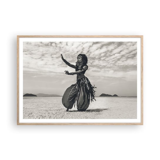 Obraz - Plakat - Taniec południowych wysp - 100x70cm - Tancerka Indie Orient - Foto Plakaty w ramie koloru jasny dąb do Salonu Sypialni ARTTOR ARTTOR