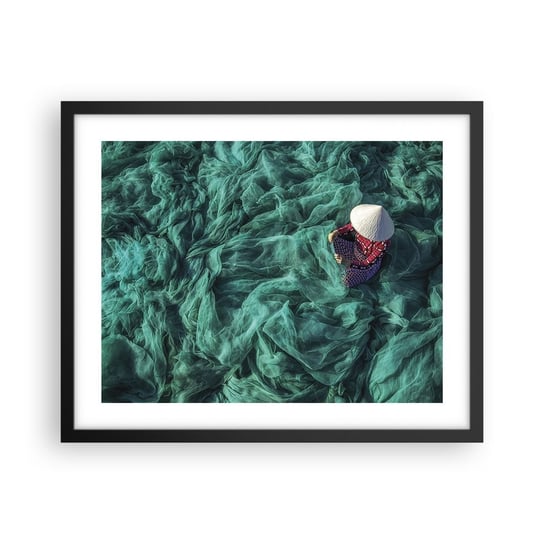 Obraz - Plakat - W morzu sieci - 50x40cm - Sieć Rybacka Kobieta Wietnam - Foto Plakaty w ramie koloru czarnego do Salonu Sypialni ARTTOR ARTTOR