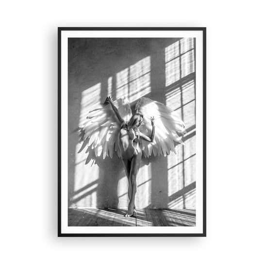 Obraz - Plakat - Wprost z nieba - 70x100cm - Kobieta Modelka Taniec - Foto Plakaty w ramie koloru czarnego do Salonu Sypialni ARTTOR ARTTOR