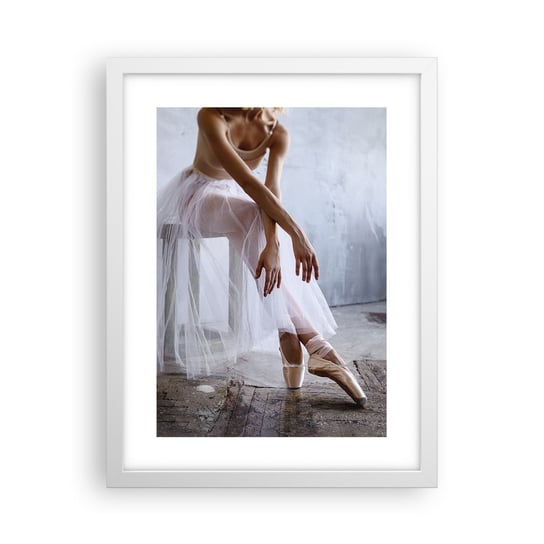 Obraz - Plakat - Zanim zabłysną światła rampy - 30x40cm - Baletnica Balet Taniec - Foto Plakaty na ścianę w ramie białej - Plakat do Salonu Sypialni ARTTOR ARTTOR