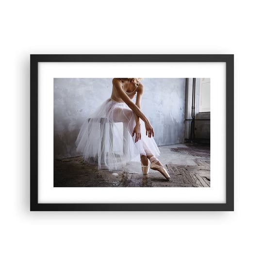 Obraz - Plakat - Zanim zabłysną światła rampy - 40x30cm - Baletnica Balet Taniec - Foto Plakaty na ścianę w czarnej ramie - Plakat do Salonu Sypialni ARTTOR ARTTOR