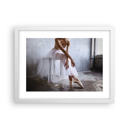 Obraz - Plakat - Zanim zabłysną światła rampy - 40x30cm - Baletnica Balet Taniec - Foto Plakaty na ścianę w ramie białej - Plakat do Salonu Sypialni ARTTOR ARTTOR