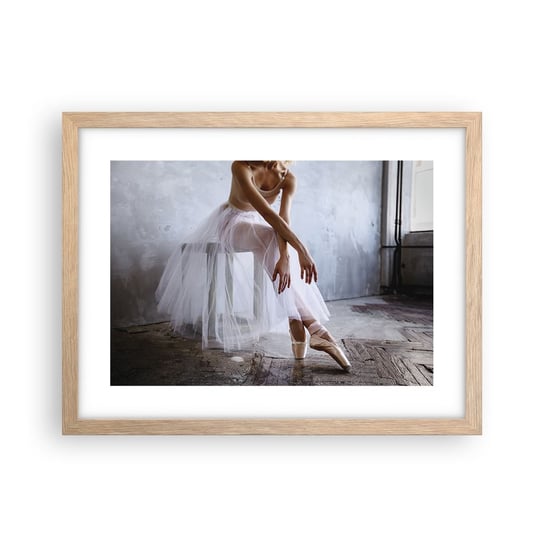Obraz - Plakat - Zanim zabłysną światła rampy - 40x30cm - Baletnica Balet Taniec - Foto Plakaty na ścianę w ramie jasny dąb - Plakat do Salonu Sypialni ARTTOR ARTTOR