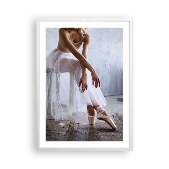 Obraz - Plakat - Zanim zabłysną światła rampy - 50x70cm - Baletnica Balet Taniec - Nowoczesny modny obraz Plakat rama biała ARTTOR ARTTOR