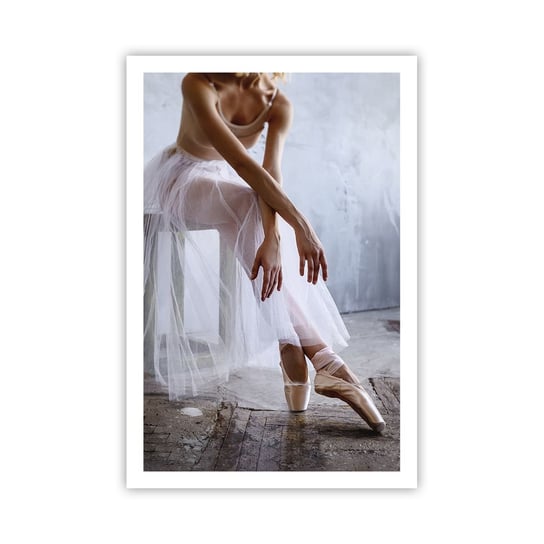 Obraz - Plakat - Zanim zabłysną światła rampy - 61x91cm - Baletnica Balet Taniec - Foto Plakaty na ścianę bez ramy - Plakat do Salonu Sypialni ARTTOR ARTTOR