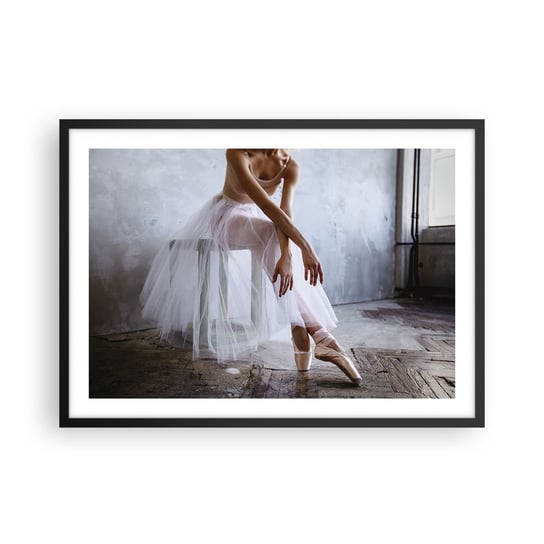 Obraz - Plakat - Zanim zabłysną światła rampy - 70x50cm - Baletnica Balet Taniec - Nowoczesny modny obraz Plakat czarna rama ARTTOR ARTTOR