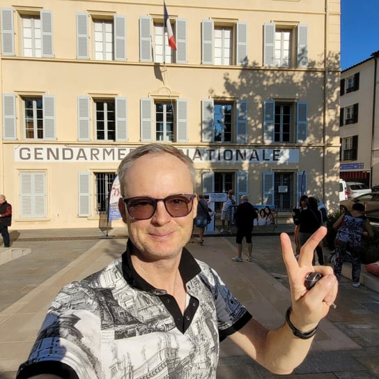 Odwiedziłem siedzibę Żandarma z Saint Tropez!! - Radek Kobiałko Nadaje - podcast Kobiałko Radek