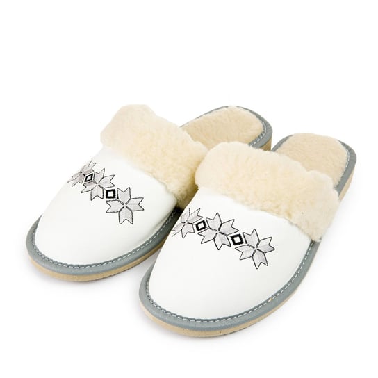 Pantofle damskie białe ocieplane na zimę wełną kapcie śnieżynki r. 36 NOWO