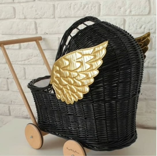 Personalizowany Czarny Wiklinowy Wózek Dla Lalek Ze Złotymi Skrzydłami, Pchacz + Pościel Róż / Royal Baby Room Royal Baby Room