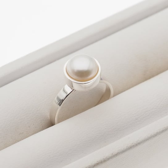 Pierścionek - Biała Perła okrągła w srebrze-13 (Średnica wewnętrzna 16,67 mm) +/- 2 rozmiary regulacji Skorulski Jewellery