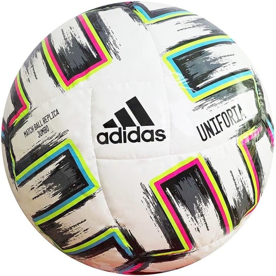 Piłka do piłki nożnej, Adidas Adidas