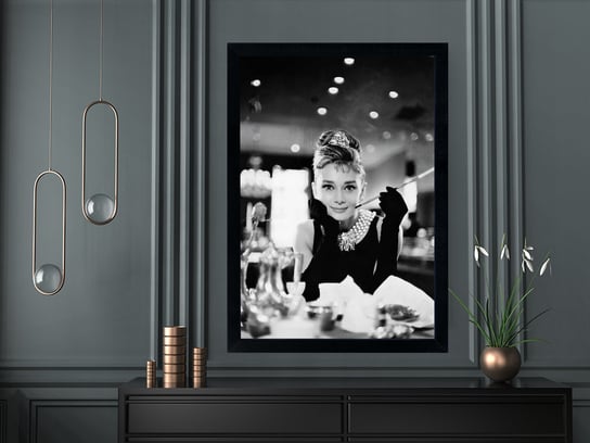 Plakat w czarnej ramie, 50x70 cm- Audrey Hepburn 1 POSTERGALERIA