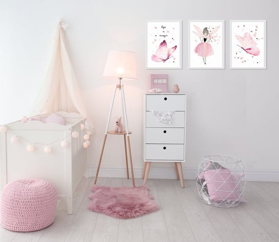 Plakaty do pokoju dziewczynki Motyle i wróżka format A2 Wallie Studio Dekoracji