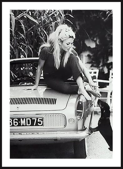 Poster Story, Plakat, Brigitte Bardot Siedząca na Samochodzie, wymiary 21 x 30 cm posterstory.pl