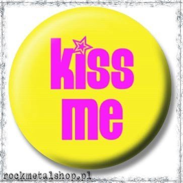 przypinka KISS ME Tabassum Inna marka
