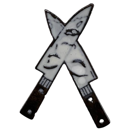 Przypinka Metalowa Metal Pin Dwa Noże Twarz Inna marka