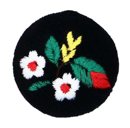 Przypinka z haftem ze wzorem kociewskim z makami - broszka Artfolk
