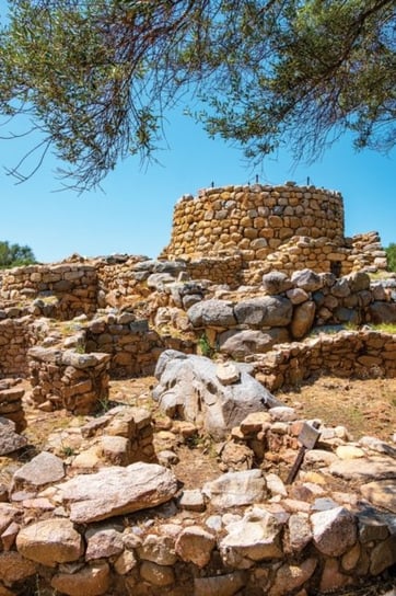 Sardinia: Megalithic Island: From Menhirs to Nuraghi: Stories of Stone in the Heart of the Mediterra Opracowanie zbiorowe
