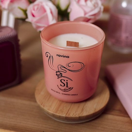 Si -sojowa perfumowana świeca zapachowa w różowym szkle drewniany knot/ RAVINA.pl ravina