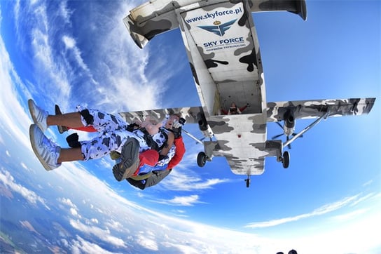 Skok spadochronowy z Desantowca z 4200 m z filmowaniem w Piotrkowie Trybunalskim Inna marka