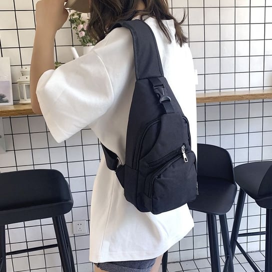Sportowy plecak na jedno ramię, nerka z USB- czarny Hedo