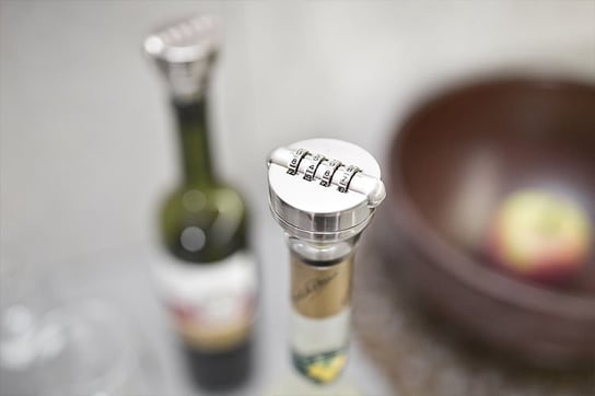 Strażnik wina - cyfrowy zamek na wino w metalowej puszce Gift World