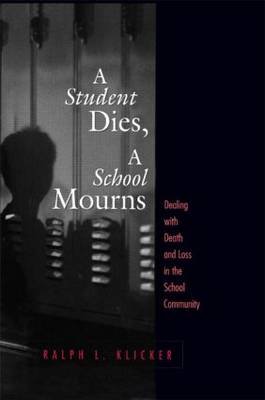 Student Dies, A School Mourns: Dealing With Death and Loss in the School Community Taylor & Francis Inc