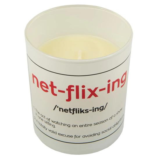 świeca Net-flix-ing 7,5 x 12 cm wosk biały Fisura