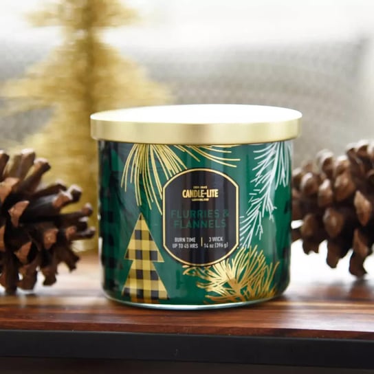 Świeca zapachowa świąteczna naturalna Flurries & Flannels Candle-lite Everyday 3 knoty 396 g Inna marka