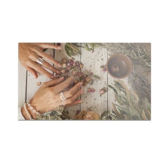 Szklana deska kuchenna HOMEPRINT Suszone pąki róż w dłoniach kobiety 60x52 cm HOMEPRINT