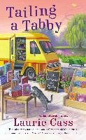 Tailing a Tabby: A Bookmobile Cat Mystery Cass Laurie