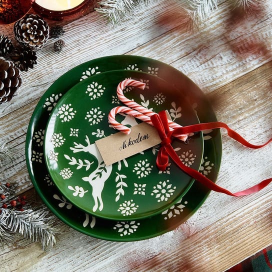 Talerz świąteczny AVERO deserowy zielony z jelonkami 21 cm Homla