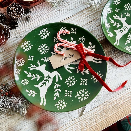 Talerz świąteczny AVERO obiadowy zielony z jelonkami 27 cm Homla