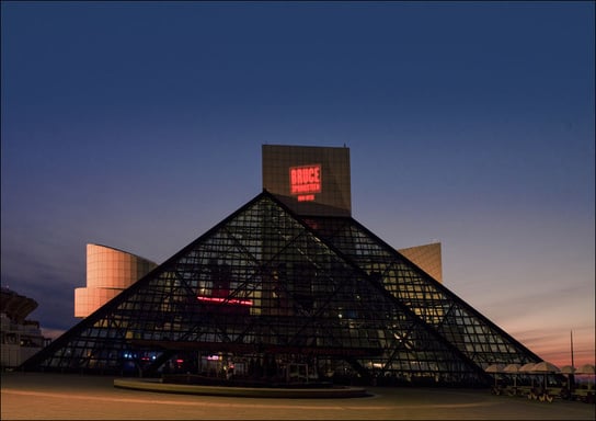 The Rock and Roll Hall of Fame museum located in downtown Cleveland, Ohio., Carol Highsmith - plakat 100x70 cm Galeria Plakatu