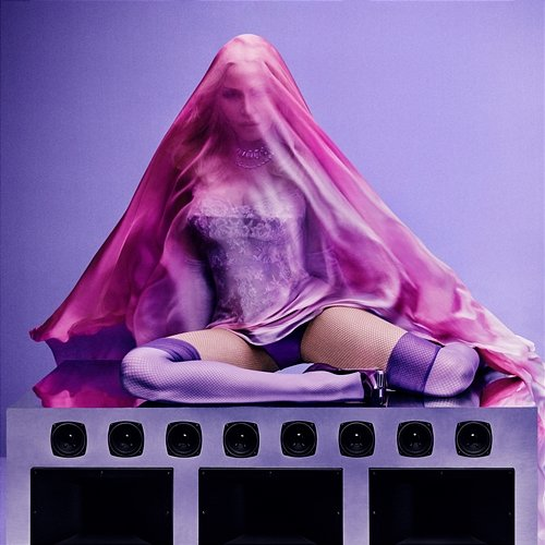 The Test Lola Leon, Madonna