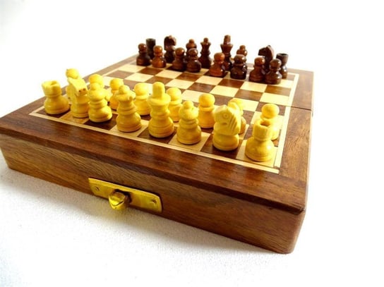UPOMINKARNIA, Składane drewniane szachy magnetyczne UPOMINKARNIA