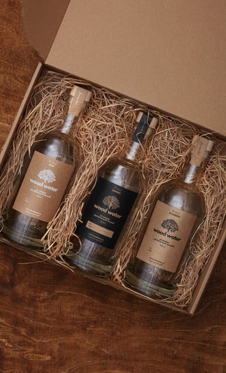 Vip Trzy Eleganckie Butelki Z Drewnianymi Płatkami do Whisky & Rum & Bourbon Zapakowane Na Prezent 15G Inny producent