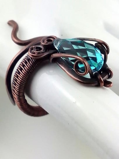 Wąż - pierścionek miedziany z błękitnym kryształkiem Swarovskiego, rozmiar 16 - regulowany, znak Byka i Strzelca Ludwika Lipińska