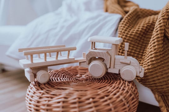 Zabawki drewniane - Traktor z przyczepką Munia