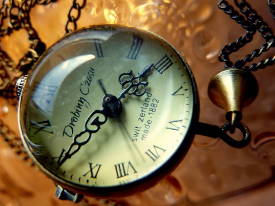 Zegarek na łańcuszku - Mała Kulka (golden) - Drobiny Czasu Drobiny Czasu
