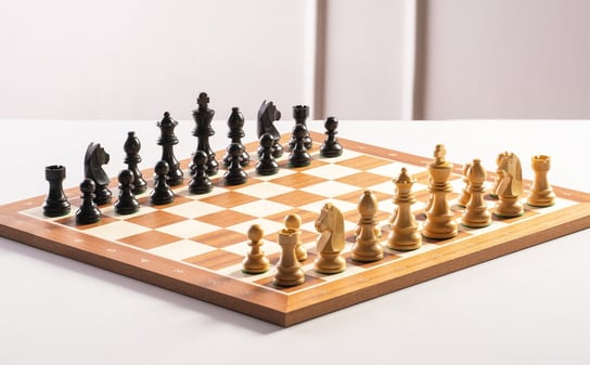 Zestaw szachowy Timeless - szachownica (pole 50 mm), figury (król 90 mm) Sunrise Chess & Games