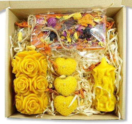 Zestaw walentynkowy - "Kwitnąca miłość" zestaw pięciu świec z wosku pszczelego + tablica zapachowa Natural Wax Candle