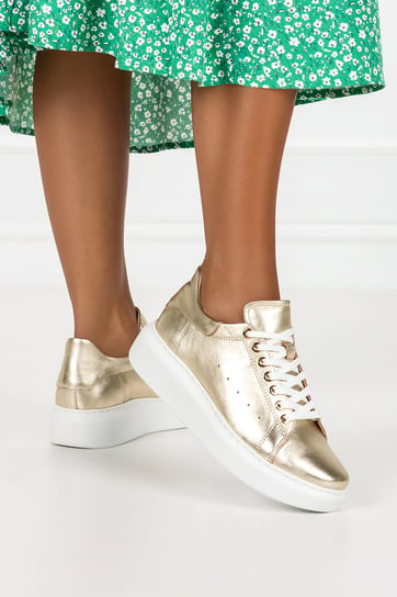 Złote sneakersy skórzane damskie buty sportowe sznurowane na białej platformie PRODUKT POLSKI Casu 2288-36 Casu