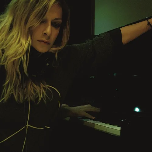 Agapi Ine Esi Anna Vissi