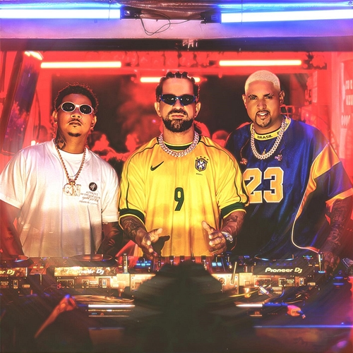 Esfrega Esfrega Dennis, MC Kevin o Chris, Mc Rodrigo do CN