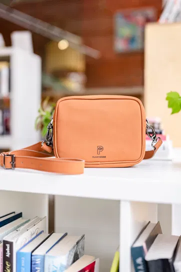 Wegańska Torebka Cross Body - Camel Plant Inside