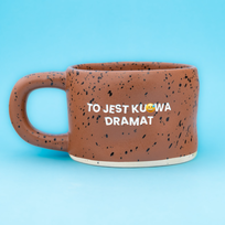 Kubek ceramiczny To jest ku*wa dramat - Brązowy-Cętki (Klasyk)