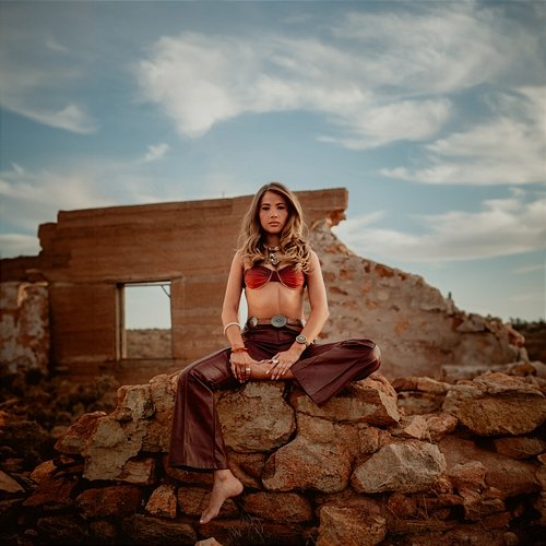 BLACKSMITH Bella Mackenzie